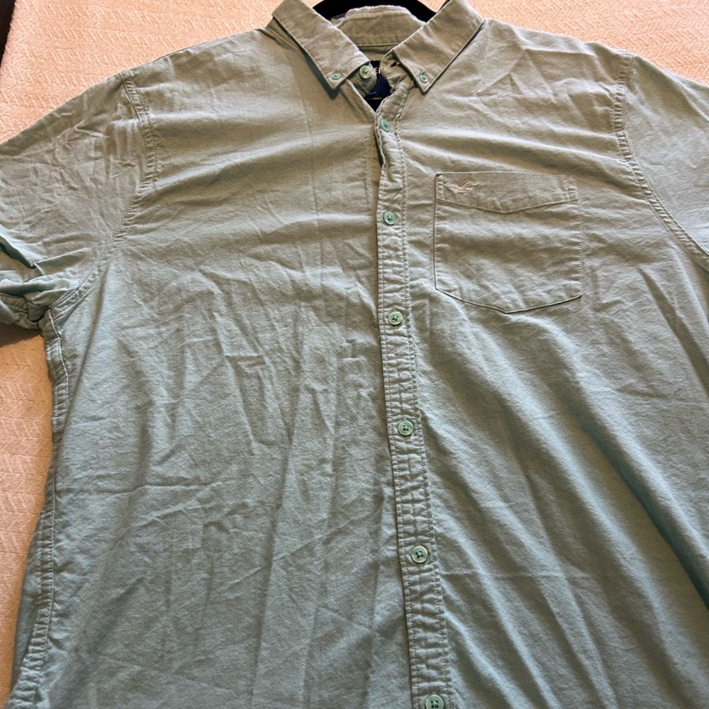 Hollister Men's Short-Sleeve Button-Down Shirt in Sage Green
